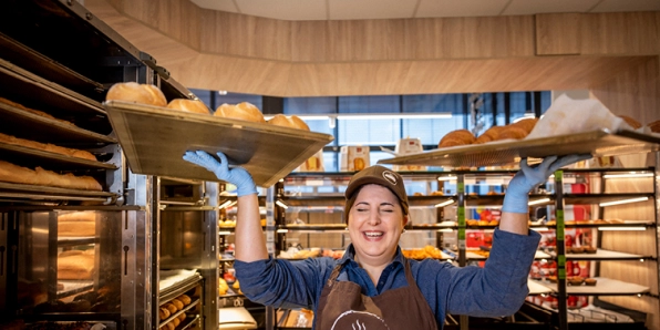 employé(e) de magasin